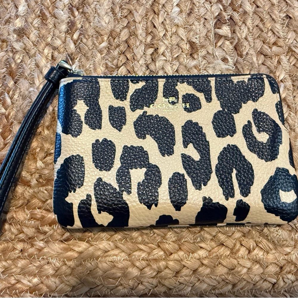 Coach Corner Zip Leopard Print Wristlet. EUC